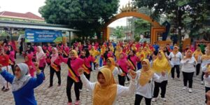 Giat Germas dengan Senam Klub Jantung Sehat dan Screening Kesehatan di Gelaran Pasar Agro Ceria -Dinkes Metro